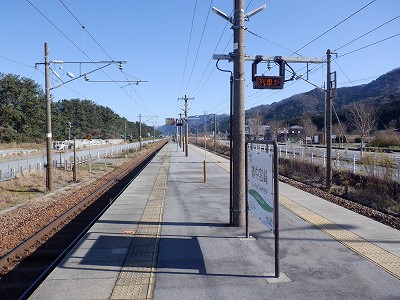 z{w摜