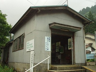 内山駅駅舎