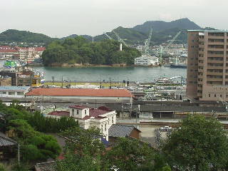山の上から見た尾道駅