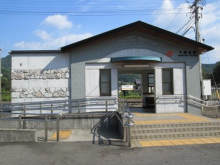 下麻生駅駅舎
