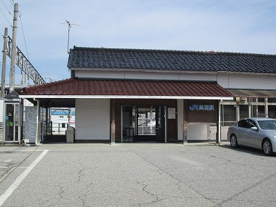 呉羽駅駅舎