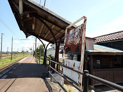 �l���ωw�摜
