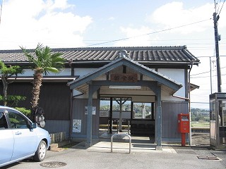 新堂駅駅舎