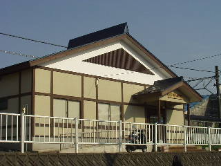 越後岩塚駅駅舎