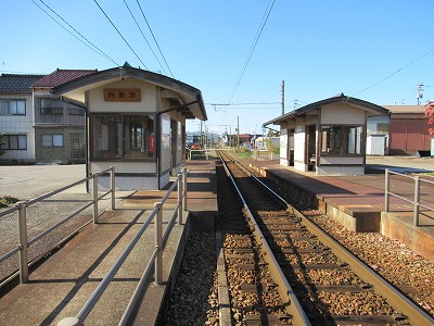 西新湊駅駅舎
