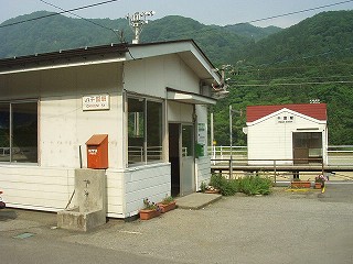 千国駅駅舎