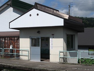 八色駅駅舎