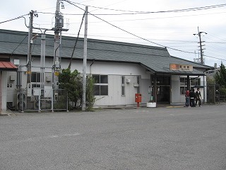 富田駅駅舎