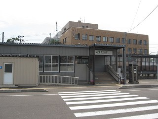 春日山駅駅舎