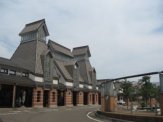 高田駅駅舎