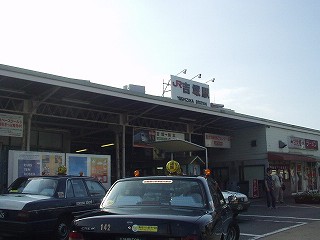 吉塚駅駅舎