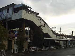 平城山駅駅舎
