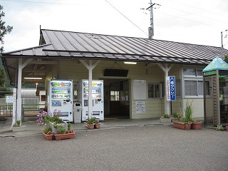 稲荷山駅駅舎