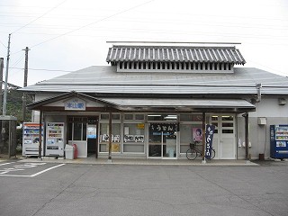本山駅駅舎