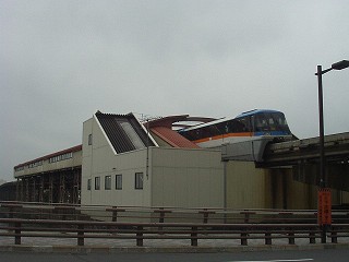 駅とモノレール