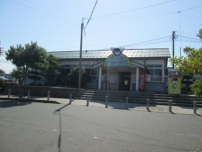 由良駅駅舎