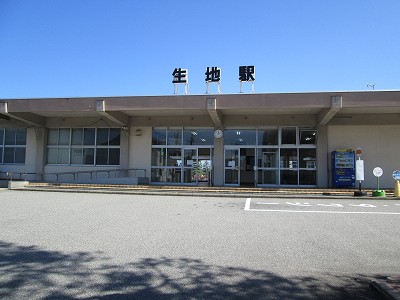 生地駅駅舎