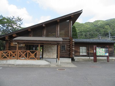 新疋田駅駅舎