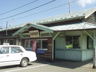 羽後亀田駅駅舎