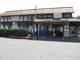 信濃川田駅駅舎